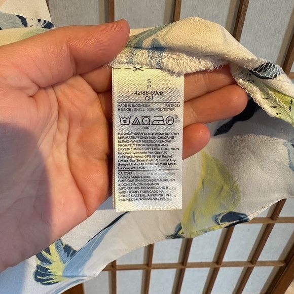 Tropical Print Banana Republic Blouse - Picture 12 of 13